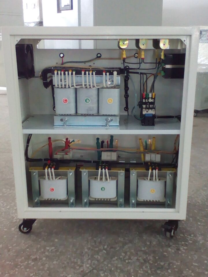 穩(wěn)壓變壓器-穩(wěn)變一體機(jī)設(shè)備實物圖